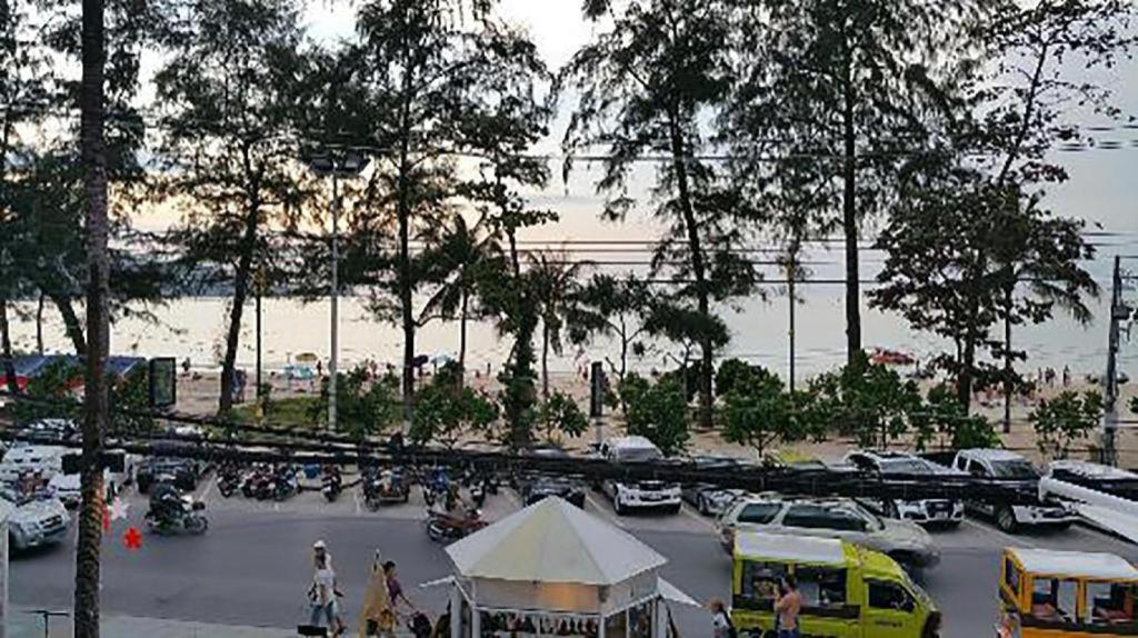 Long Beach Hotel Patong Bagian luar foto