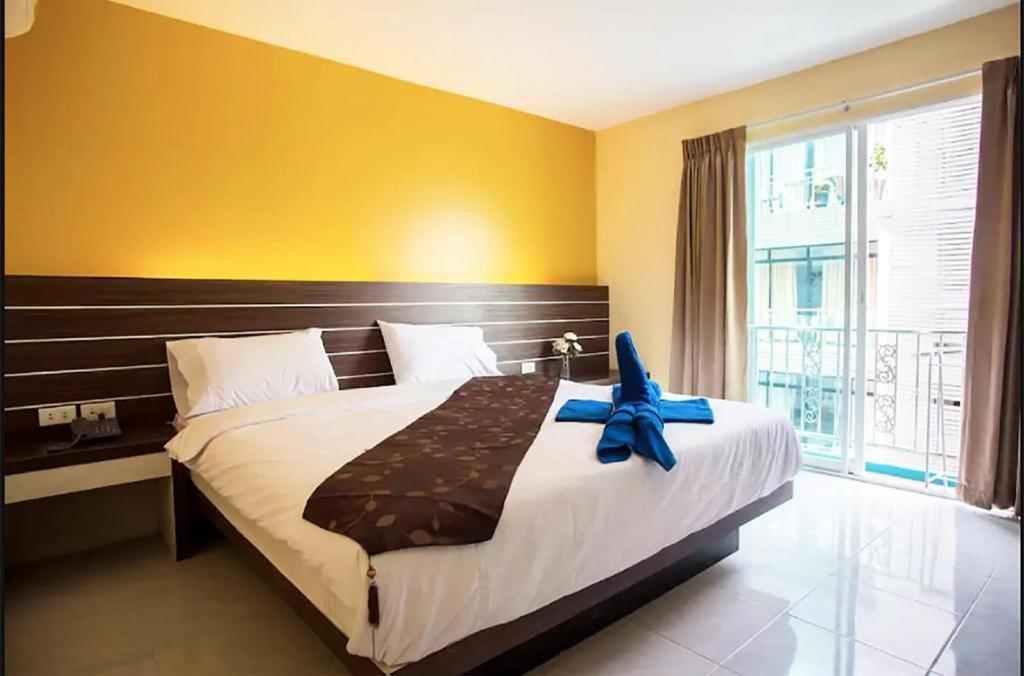Long Beach Hotel Patong Bagian luar foto