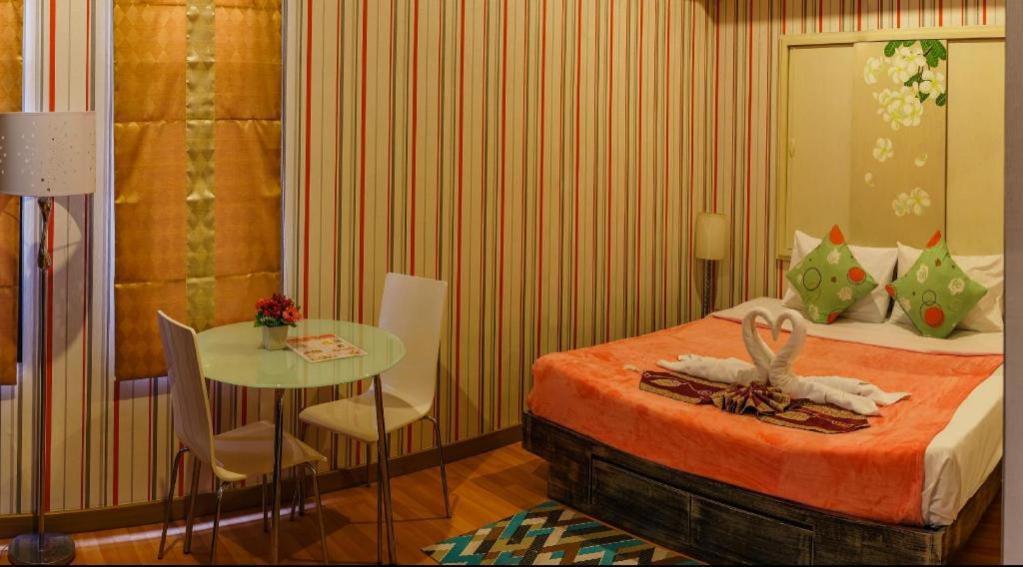 Long Beach Hotel Patong Bagian luar foto