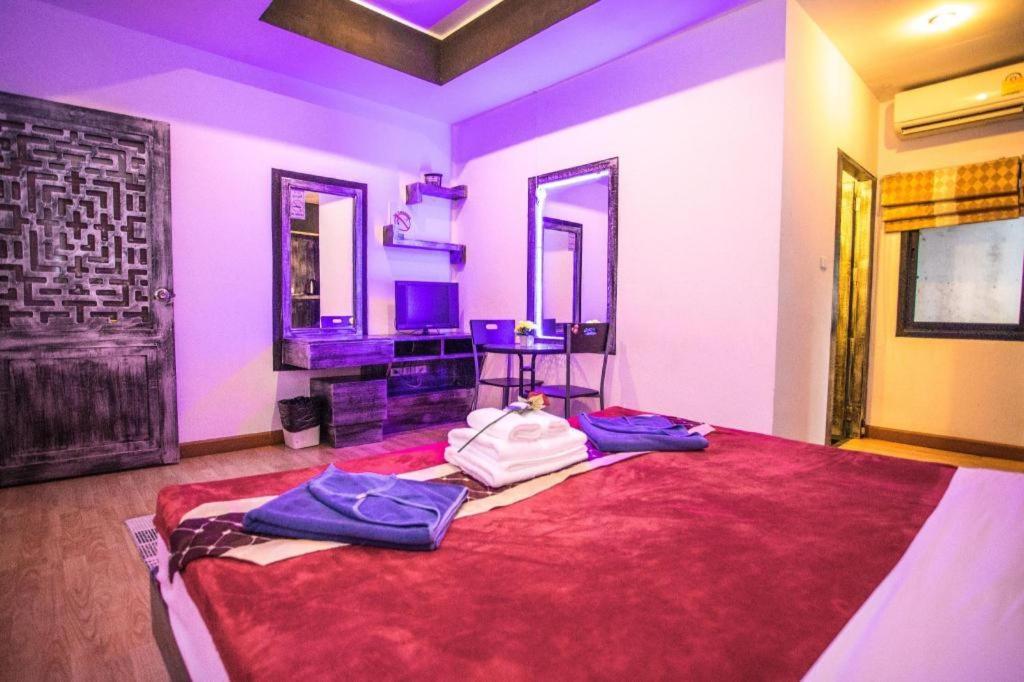 Long Beach Hotel Patong Bagian luar foto