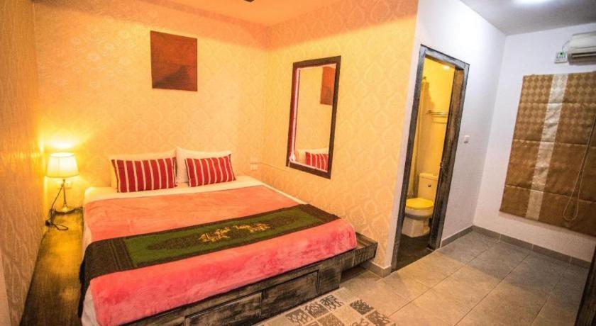 Long Beach Hotel Patong Bagian luar foto