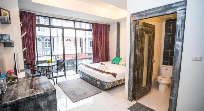 Long Beach Hotel Patong Bagian luar foto