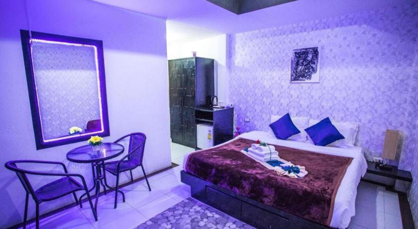 Long Beach Hotel Patong Bagian luar foto